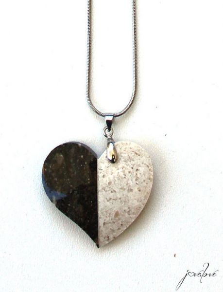 Necklace pendant heart made of stone