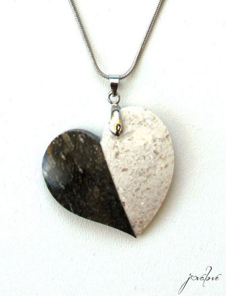 Necklace pendant heart made of stone